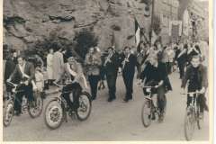 Umzug_gruppe_kapelle_Fahradburschen_1956